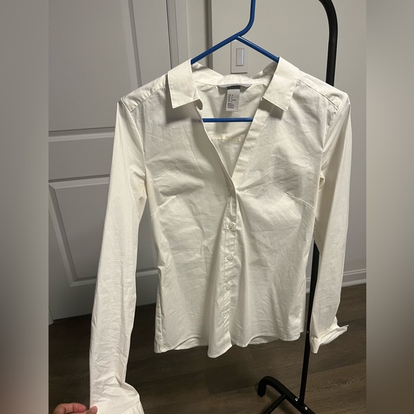 H&M white button up dress shirt. Size 4 worn once - Picture 2 of 4